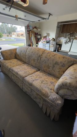 Floral Couch With Hide-a-bed