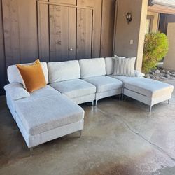 Comfy Sectional ( Delivery Available )