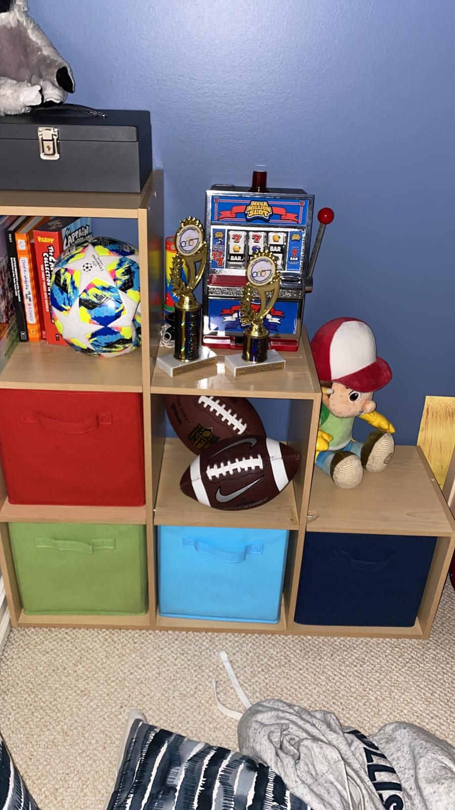 Kids organizer with boxes
