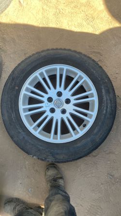 Chrysler 300 wheel and tire