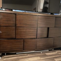 Dresser & Nightstand 