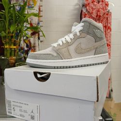Jordan 1s Particle Grey