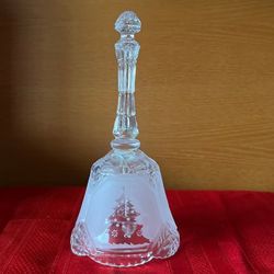 LOVELY GLASS CHRISTMAS TREE BELLh