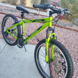 Huffy Hardtail Mountain Trail Bike 24 inch for Sale in Virginia Beach