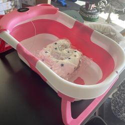 Brand New Collapsible Baby Bathtub With The Thermometer- Pink