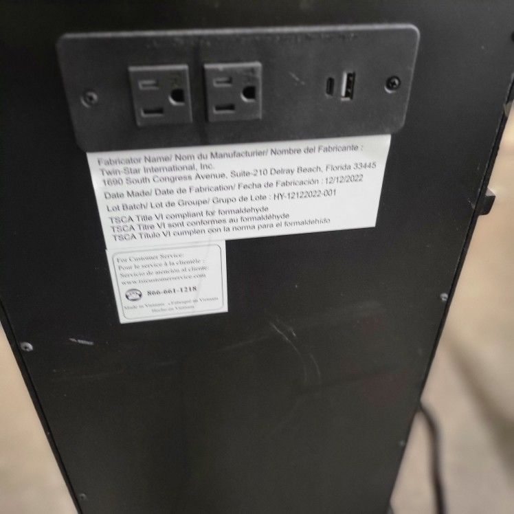 Tresanti Nathaniel Chairside Table with Power for Sale in Tempe, AZ