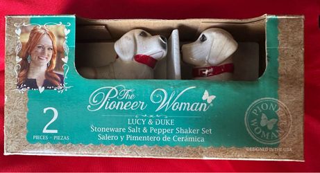 The Pioneer woman stoneware salt & pepper shaker set