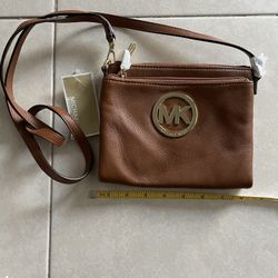 Micheal Kors Crossbody - Designer Brand 