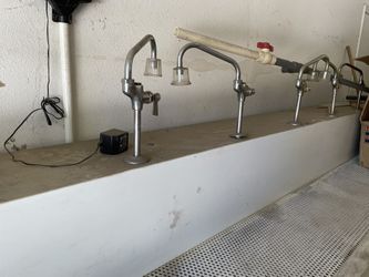 Commercial Fresh Water Sink Table