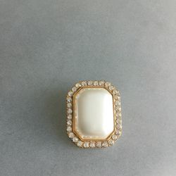 Vintage Gold Tone And White Brooch Pin Surrounded By Rhinestones EUC