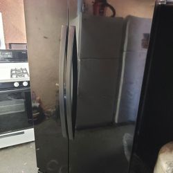 Whirlpool 36" Wide Black Side By Side Refrigerator 
