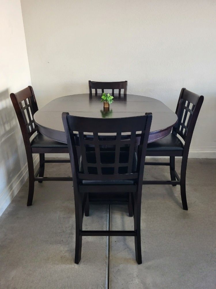 High Table Set (4 Chairs) Excellent Condition 