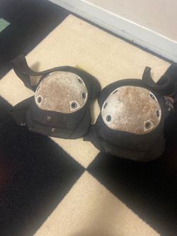Knee pads
