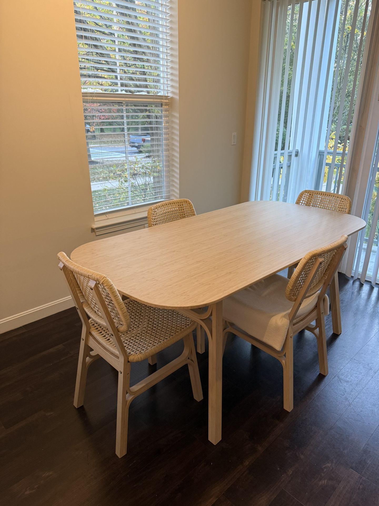 Brand New and scratch less Dining Table And Chair Set