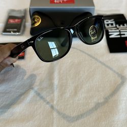 New RayBan Matte Black Classic Wayfarer Sunglasses