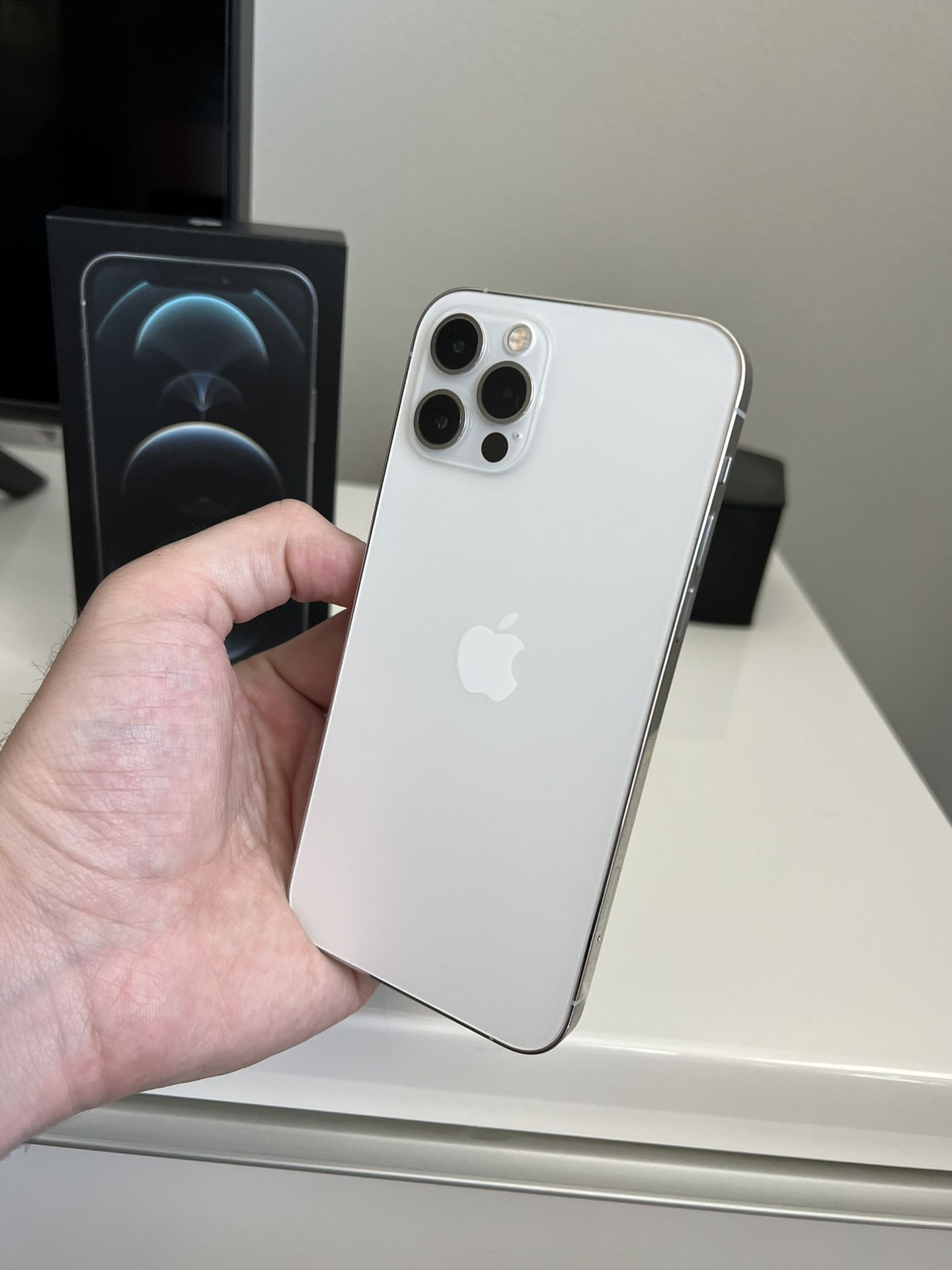 Apple iPhone 12 Pro 256GB Unlocked to any carrier! for Sale in