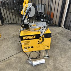 DEWALT15 Amp Corded 10 in. Compound Single Bevel Miter Saw 
