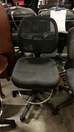 Mesh back task stool