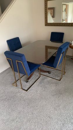 Dining room table