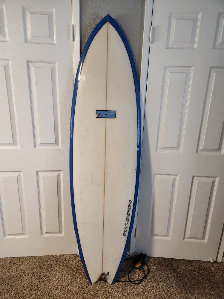7S SUPER FISH SURFBOARD WITH 4 FINS AND LEASH 6'3 for Sale in San