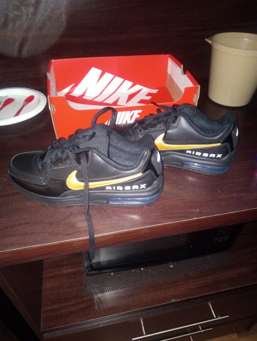 Nikes Mens