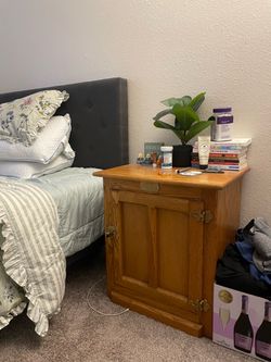 2 Oak Wood Nightstand with Cabinet Door