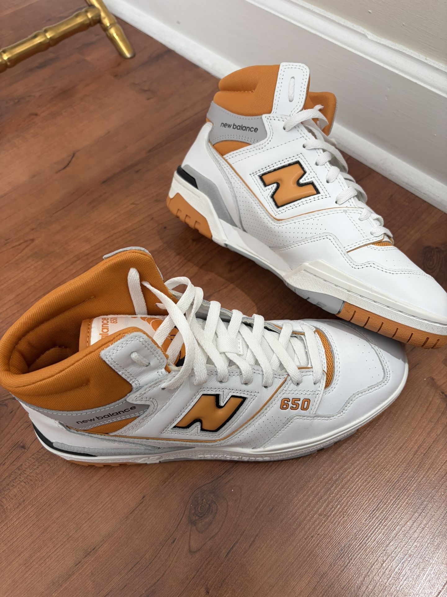10.5 New Balance Hi Top ! Worn Once Great Shape