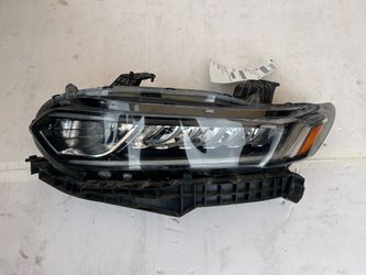 2018 to 2022 Honda Accord Headlamp Assembly Halogen Driver side LH used OEM