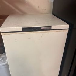 Kenmore Deep Chest Freezer - 5 Cubic FT