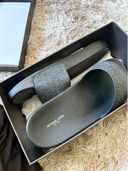 Men Micheal Kors Slides size 13