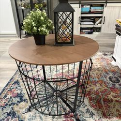 Beautiful night stand, side or cocktail table for sale in excellent condition. black pine light brown stained, c19.5" Wide 19" High. 19” high Coffee t