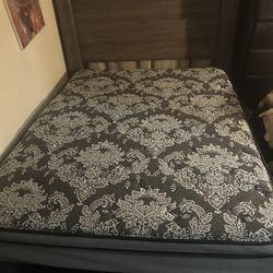 Queen Bed And With Frame 