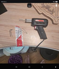 (New) weller  140/100 watt soldering iron with brand new extra tips