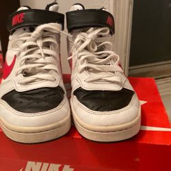 Nike Court Borough Mid Size 5.5y