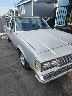 Oldsmobile 87. 4 Puerta  74 mil  miyas 