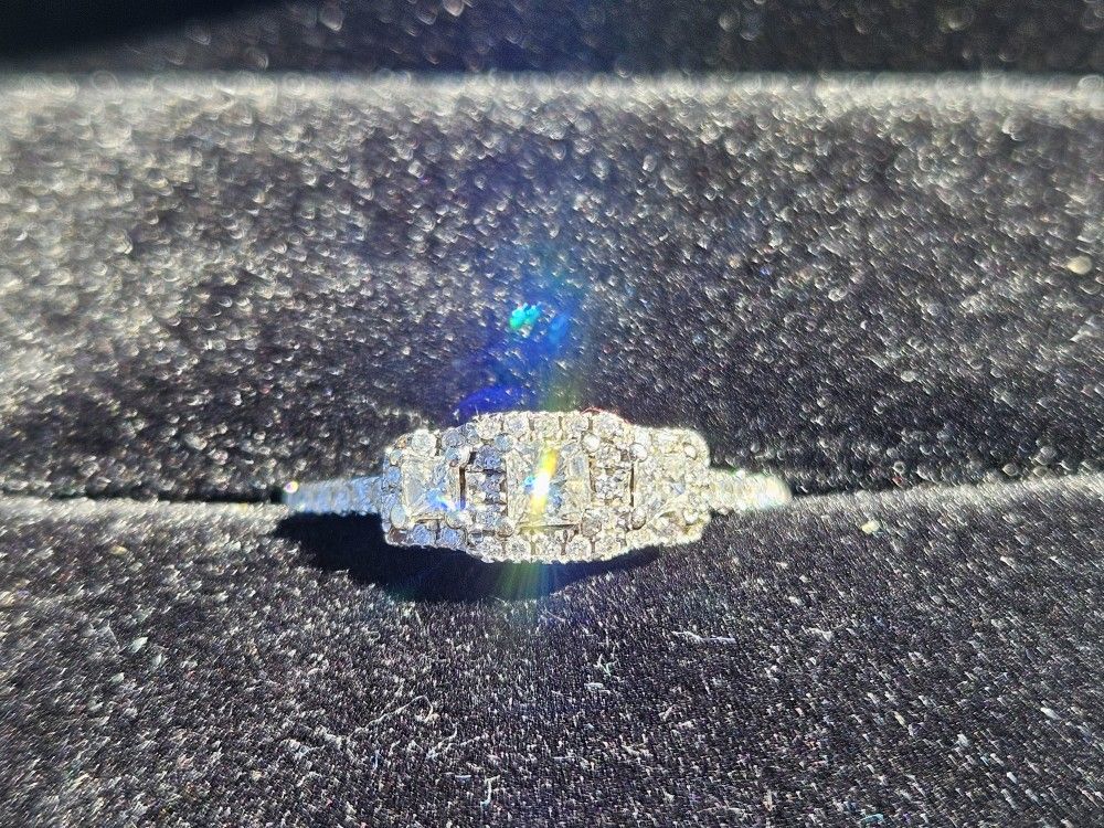 Beautiful 14k Gold Diamond Engagement Ring