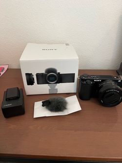 Sony - Alpha ZV-E10 Kit Mirroless Vlog Camera with 16-50mm Lens Black