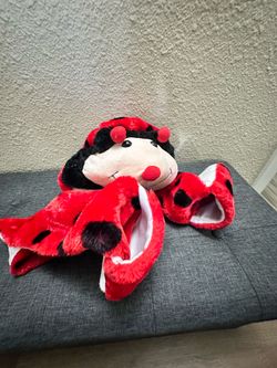 Lady bug hat/mitten/scarf