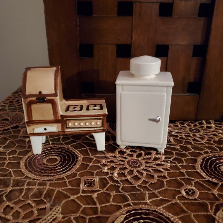 Vintage Ceramic Kitchen Dollhouse Furniture