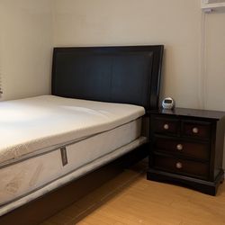 Queen Bed , Excellent Condition 