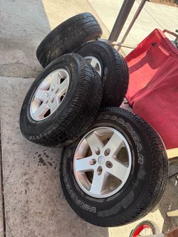 Jeep wrangler 4 Rims and tires 17