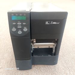 Zebra Z4Mplus  Industrial Label Printer. Unit Powers On And Feeder Works.