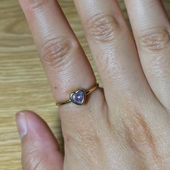 Size 7 Gold Ring With Amethyst Heart Stone