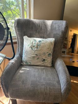 So so nice table and chair set plus 2 chairs