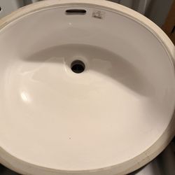 New RH 17” White Undermount Oval Sink Basin - $75 (Cash/Zelle Only!)  Description: Brand new Restoration Hardware (RH) 17” white undermount oval sink 