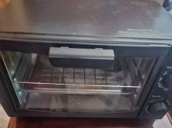 Black toastet oven