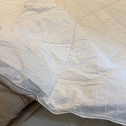 Queen Size White Comforter 