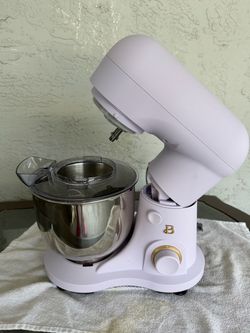 Beautiful stand mixer.