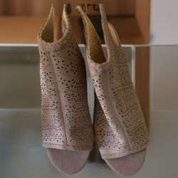 NEW LC Women’s Peep Toe Ankle Chunky Heel Boots size 9 1/2