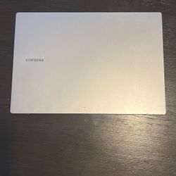 Computador Samsung Galaxy Book Go NP340XLA Snapdragon 7c Gen 2 Storage 119GB Ram 4.00 GB Window 11